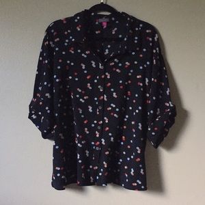 Short sleeve modern button up blouse